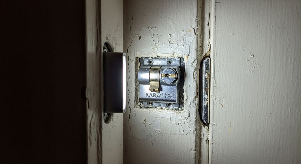 Cambio bombillo MUL-T-LOCK en Ensanche De Vallecas